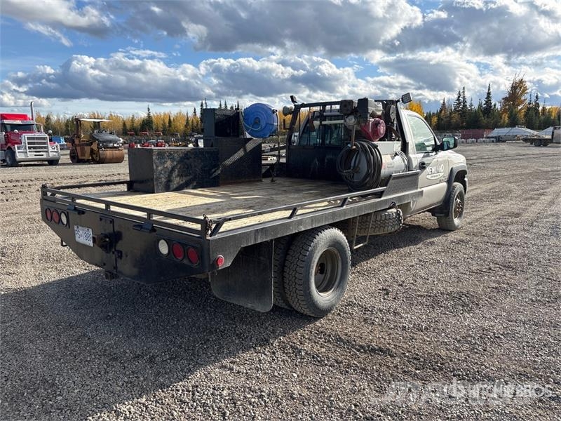 GMC Sierra 3500 4x4 Flatbed Truck Camion con sponde ribaltabili