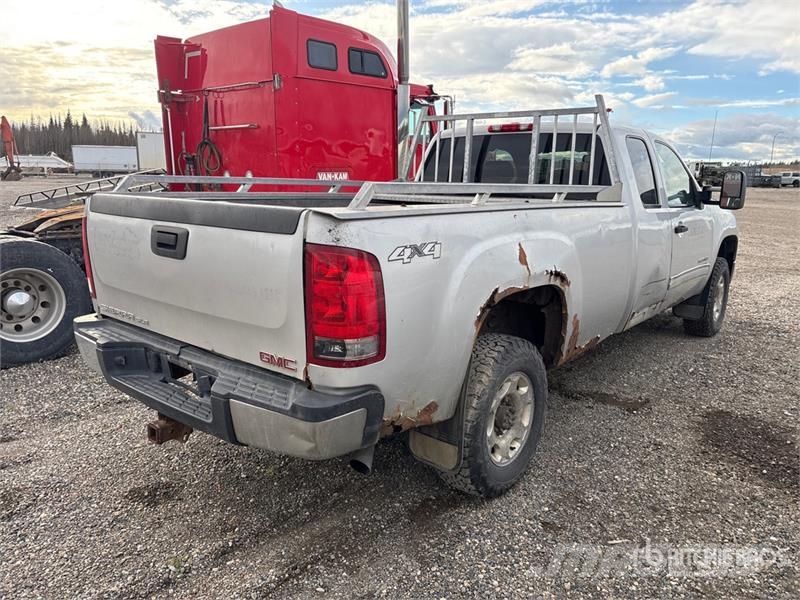GMC Sierra 3500HD 4x4 Extended Cab Pickup Inne