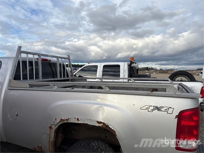 GMC Sierra 3500HD 4x4 Extended Cab Pickup Inne