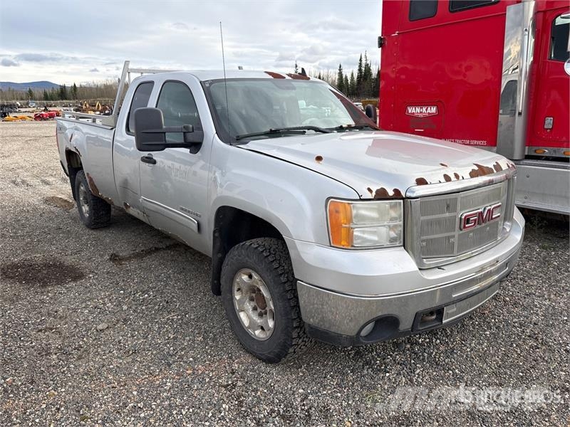 GMC Sierra 3500HD 4x4 Extended Cab Pickup Inne