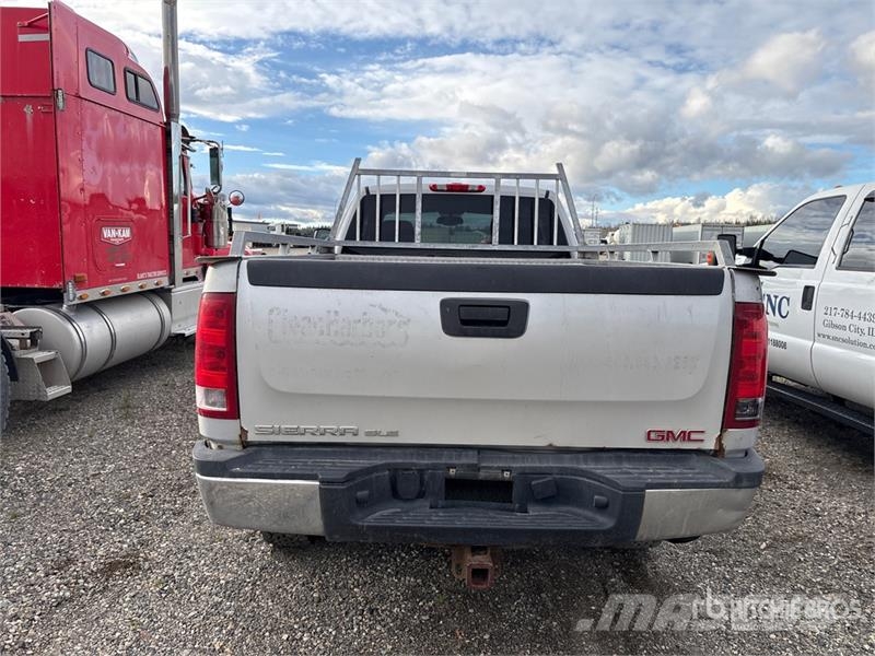 GMC Sierra 3500HD 4x4 Extended Cab Pickup Inne
