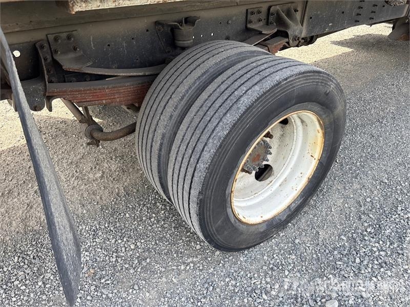 GMC T6500 Plošinové nákladné automobily/nákladné automobily so sklápacími bočnicami