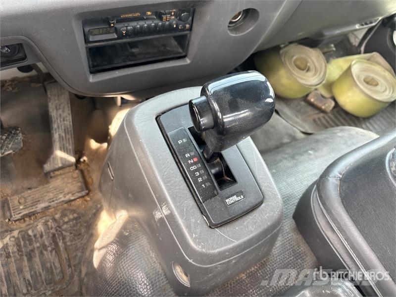 GMC T6500 Plošinové nákladné automobily/nákladné automobily so sklápacími bočnicami