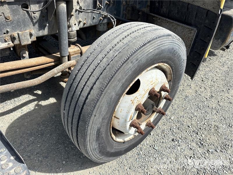 GMC T6500 Plošinové nákladné automobily/nákladné automobily so sklápacími bočnicami
