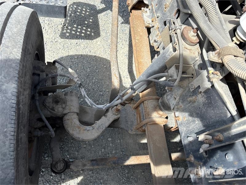 GMC T6500 Plošinové nákladné automobily/nákladné automobily so sklápacími bočnicami