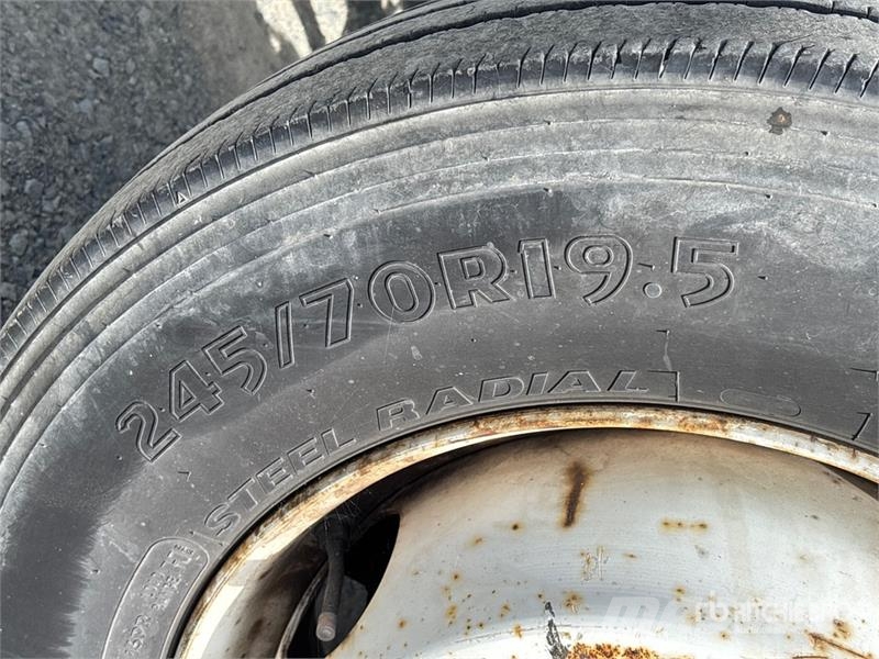 GMC T6500 Plošinové nákladné automobily/nákladné automobily so sklápacími bočnicami