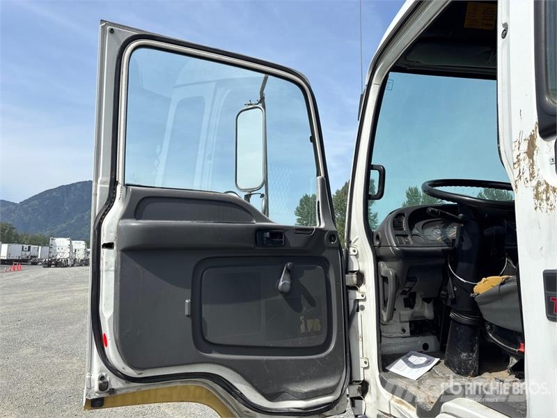 GMC T6500 Plošinové nákladné automobily/nákladné automobily so sklápacími bočnicami
