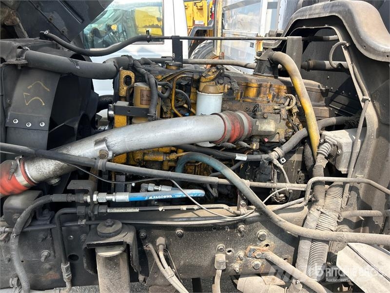 GMC T7500 4x2 Van Truck Kofferaufbau