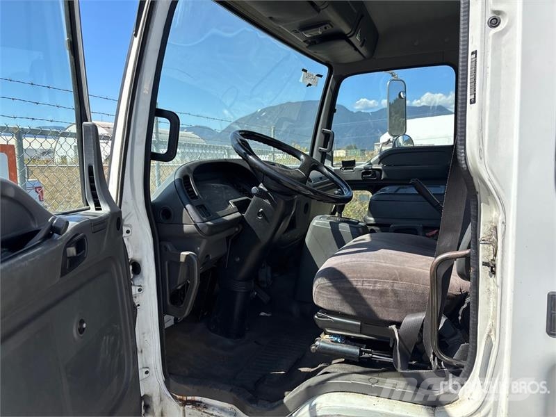 GMC T7500 4x2 Van Truck Kofferaufbau