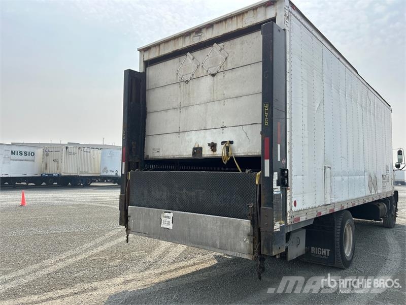 GMC T7500 4x2 Van Truck Kofferaufbau