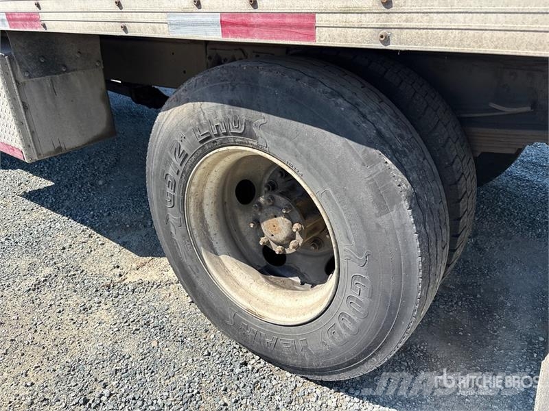 GMC T7500 4x2 Van Truck Kofferaufbau