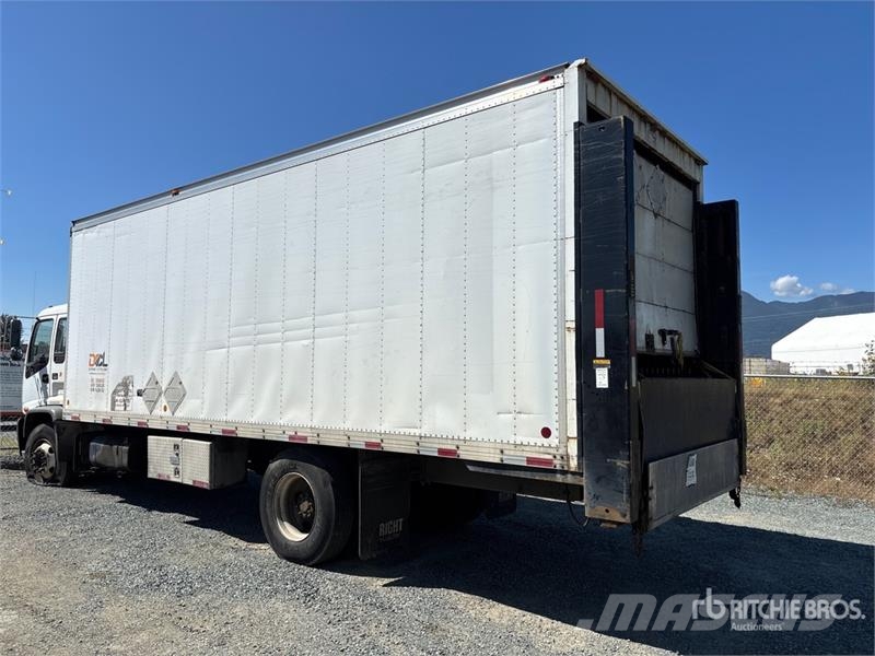 GMC T7500 4x2 Van Truck Kofferaufbau