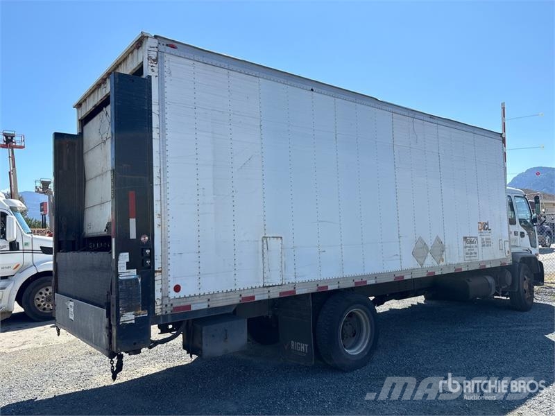 GMC T7500 4x2 Van Truck Kofferaufbau