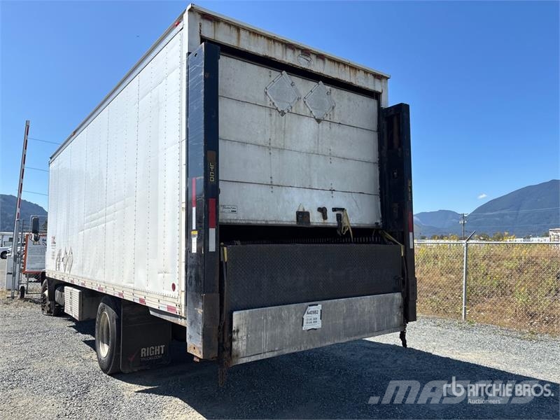 GMC T7500 4x2 Van Truck Kofferaufbau