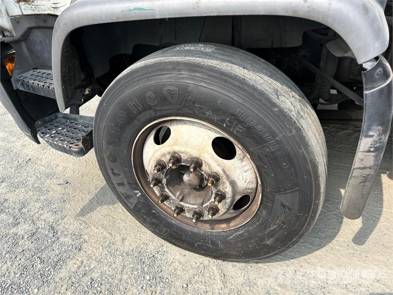 GMC T7500 4x2 Van Truck Kofferaufbau