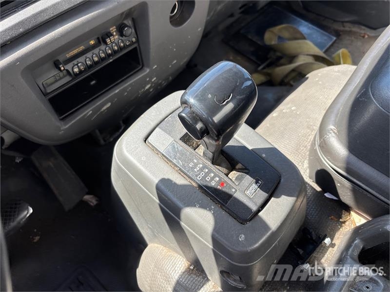 GMC T7500 4x2 Van Truck Kofferaufbau