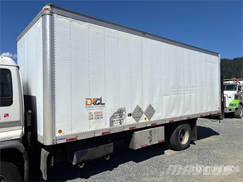 GMC T7500 4x2 Van Truck Kofferaufbau