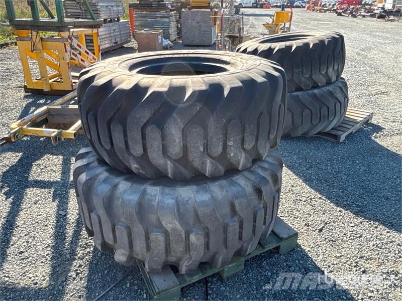 Goodyear of (4) Goodyear 20.5-25 Tires Колелета/Гуми
