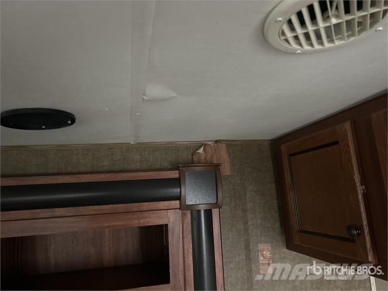 Heartland Trail Runner 35 ft T/A Travel Trailer Kitos priekabos