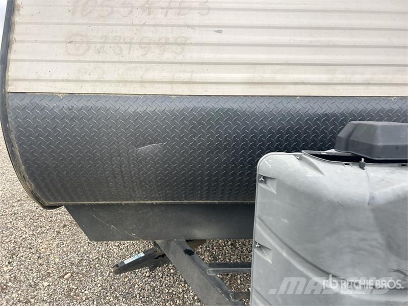 Heartland Trail Runner 35 ft T/A Travel Trailer Kitos priekabos