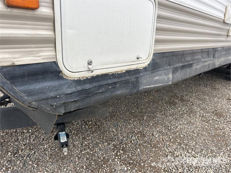 Heartland Trail Runner 35 ft T/A Travel Trailer Kitos priekabos