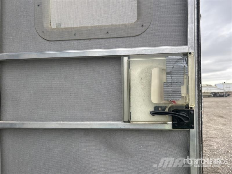 Heartland Trail Runner 35 ft T/A Travel Trailer Kitos priekabos