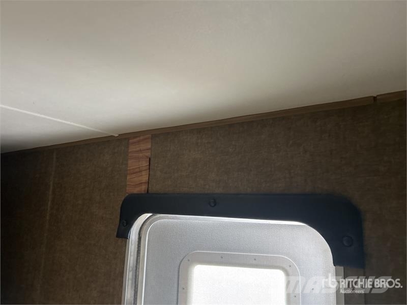 Heartland Trail Runner 35 ft T/A Travel Trailer Kitos priekabos