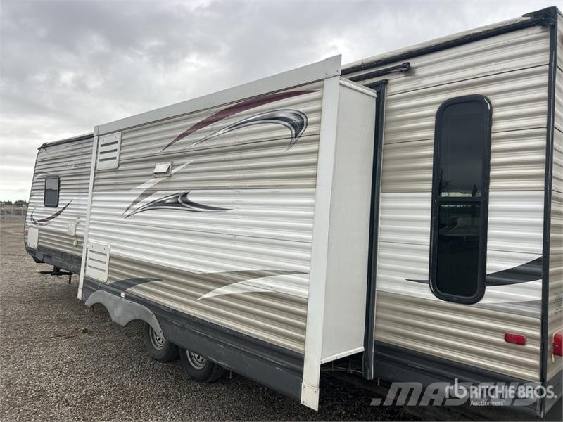 Heartland Trail Runner 35 ft T/A Travel Trailer Kitos priekabos