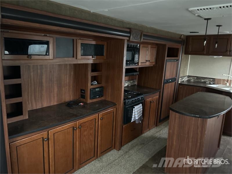 Heartland Trail Runner 35 ft T/A Travel Trailer Kitos priekabos
