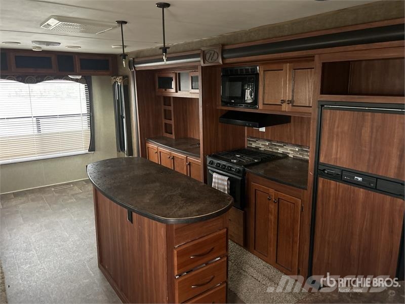 Heartland Trail Runner 35 ft T/A Travel Trailer Kitos priekabos