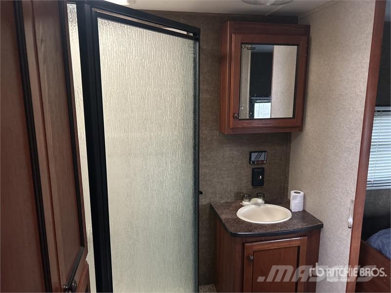 Heartland Trail Runner 35 ft T/A Travel Trailer Kitos priekabos