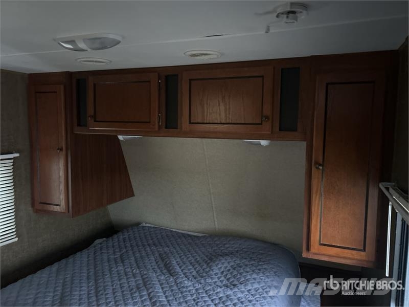 Heartland Trail Runner 35 ft T/A Travel Trailer Kitos priekabos