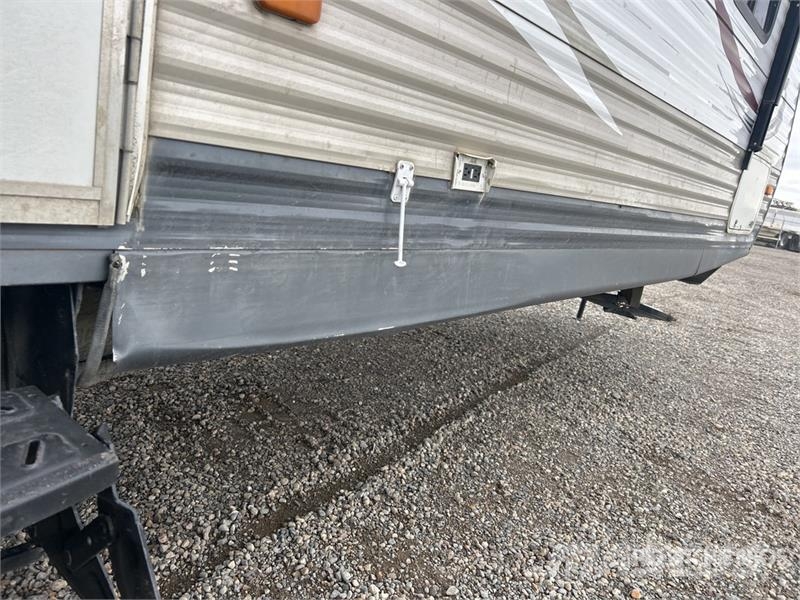 Heartland Trail Runner 35 ft T/A Travel Trailer Kitos priekabos