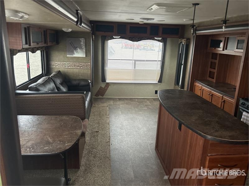 Heartland Trail Runner 35 ft T/A Travel Trailer Kitos priekabos