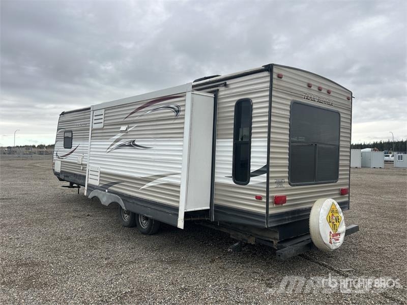Heartland Trail Runner 35 ft T/A Travel Trailer Kitos priekabos