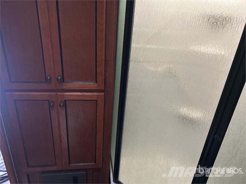 Heartland Trail Runner 35 ft T/A Travel Trailer Kitos priekabos
