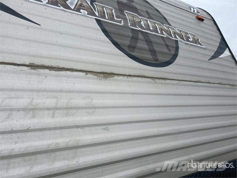 Heartland Trail Runner 35 ft T/A Travel Trailer Kitos priekabos