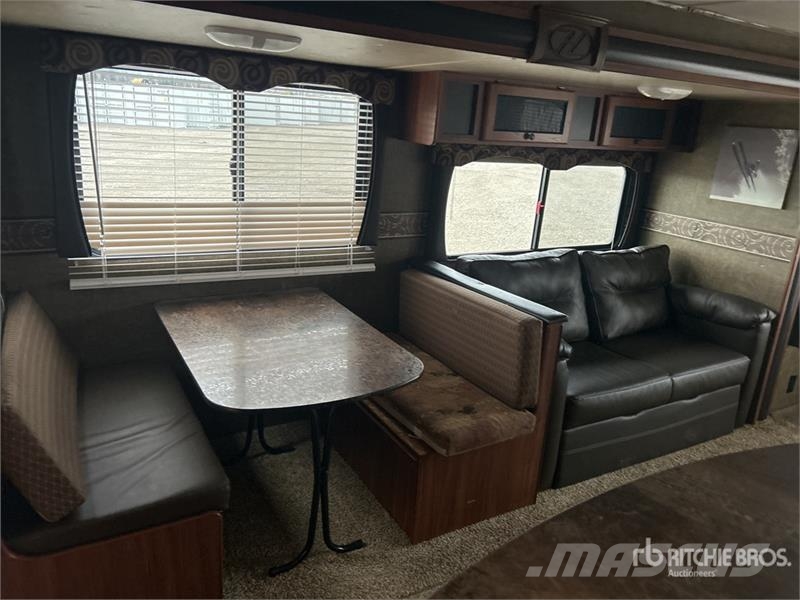 Heartland Trail Runner 35 ft T/A Travel Trailer Kitos priekabos