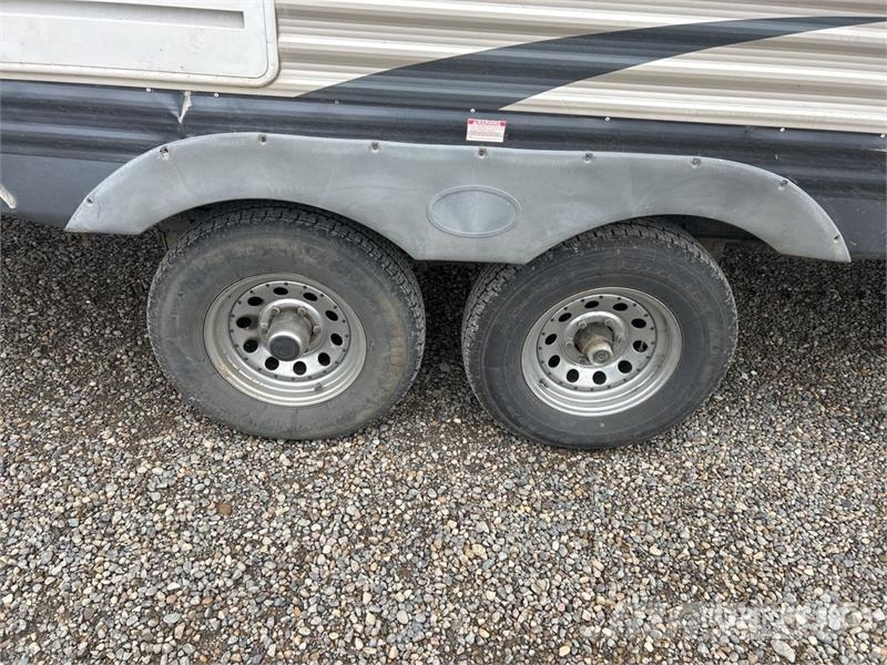 Heartland Trail Runner 35 ft T/A Travel Trailer Kitos priekabos