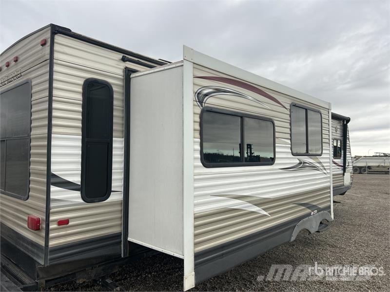 Heartland Trail Runner 35 ft T/A Travel Trailer Kitos priekabos