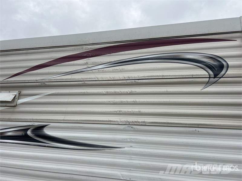 Heartland Trail Runner 35 ft T/A Travel Trailer Kitos priekabos