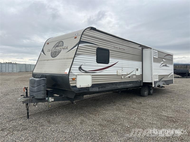 Heartland Trail Runner 35 ft T/A Travel Trailer Kitos priekabos