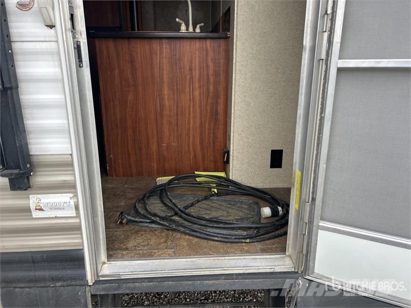 Heartland Trail Runner 35 ft T/A Travel Trailer Kitos priekabos