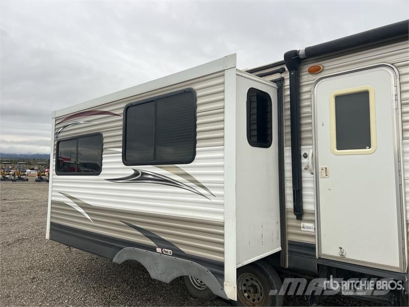 Heartland Trail Runner 35 ft T/A Travel Trailer Kitos priekabos
