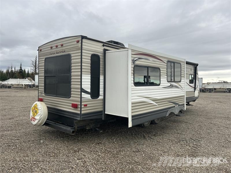 Heartland Trail Runner 35 ft T/A Travel Trailer Kitos priekabos