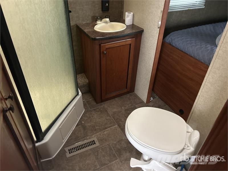 Heartland Trail Runner 35 ft T/A Travel Trailer Kitos priekabos