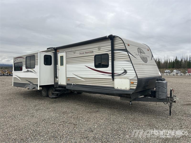 Heartland Trail Runner 35 ft T/A Travel Trailer Kitos priekabos