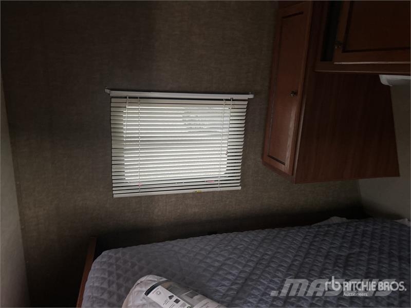 Heartland Trail Runner 35 ft T/A Travel Trailer Kitos priekabos