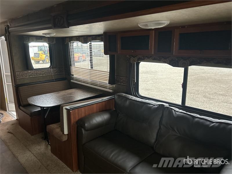 Heartland Trail Runner 35 ft T/A Travel Trailer Kitos priekabos