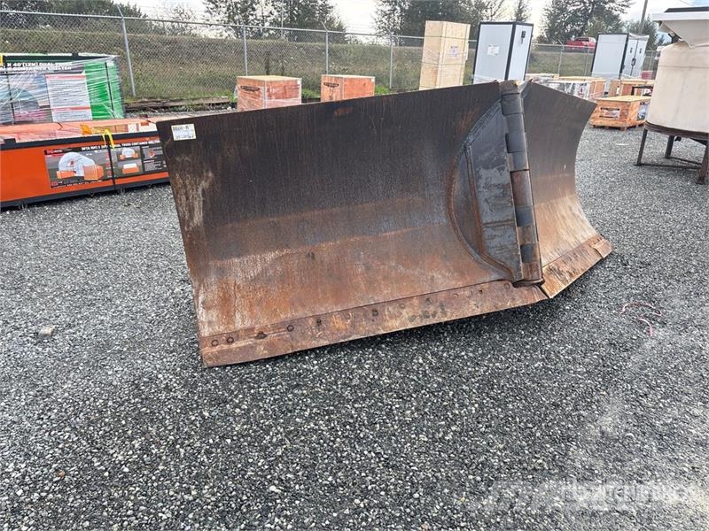 Henke 11 ft 8 in Power-V Snow Plow - Fits Wheel Loader Láminas y cuñas quitanieves